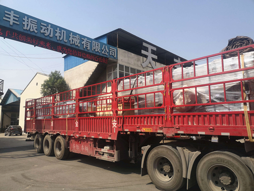 全不銹鋼噴砂直線振動篩已發貨,請袁經理注意查收！
